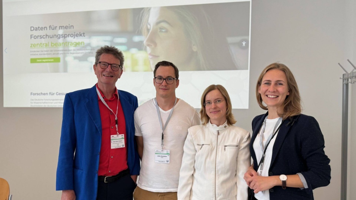 Prof. Dr. Hans-Ulrich Prokosch, Julian Gruendner, Dr. Marie Gebhardt und Karoline Buckow