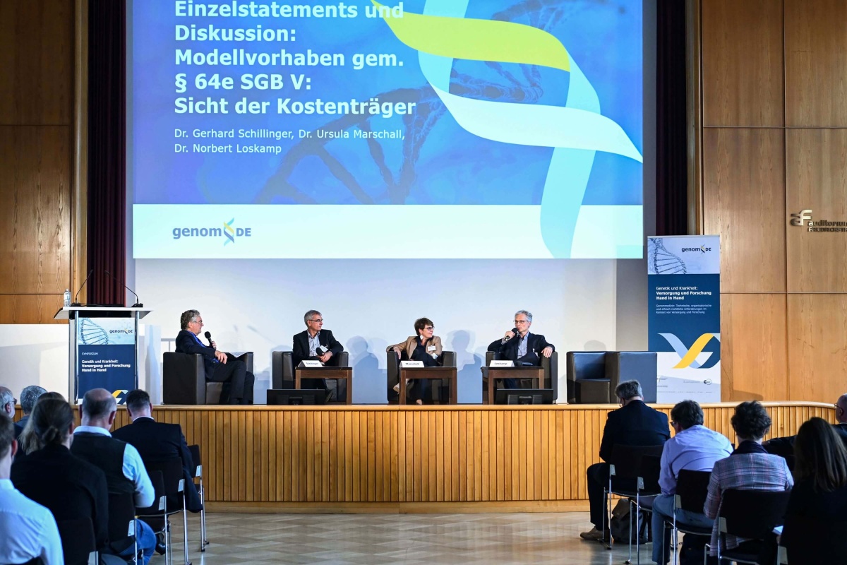 Abschlussdiskussion der Krankenkassenvertreter beim genomDE-Symposium 2022