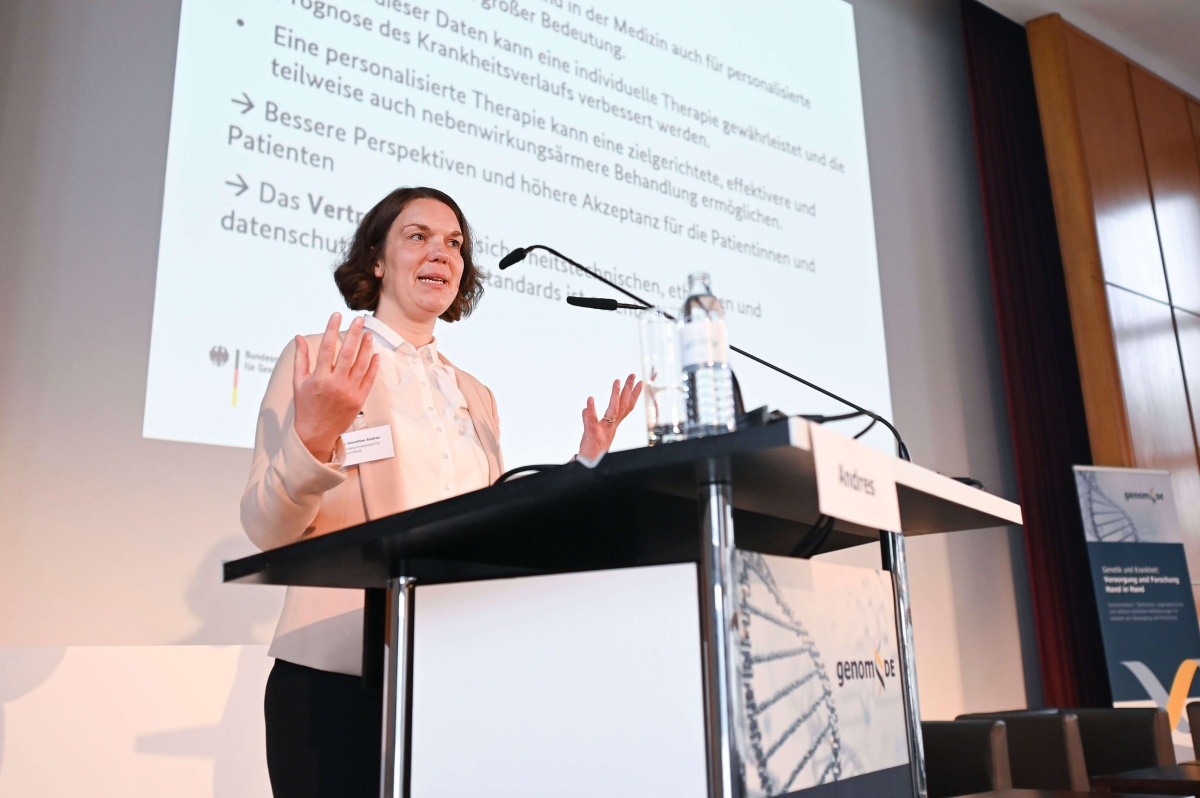 Dr. Dorothee Andres beim genomDE-Symposium 2022