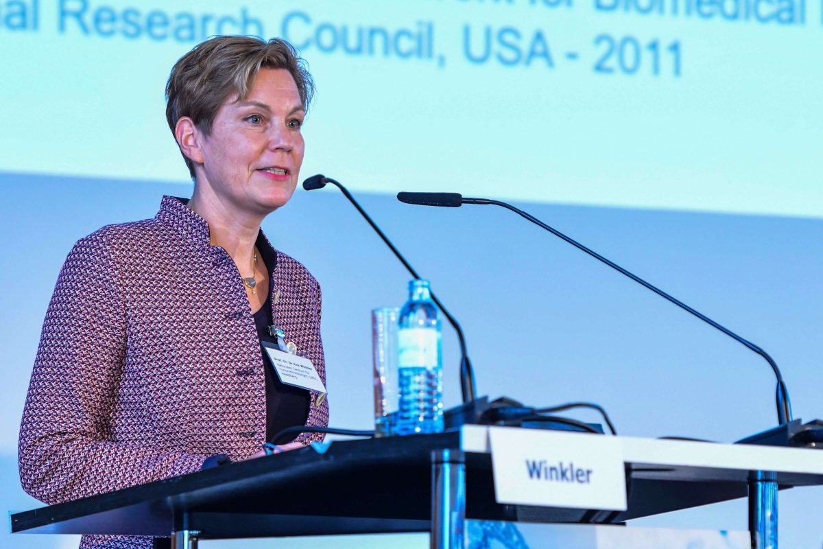 Prof. Dr. Eva Winkler beim genomDE-Symposium 2022