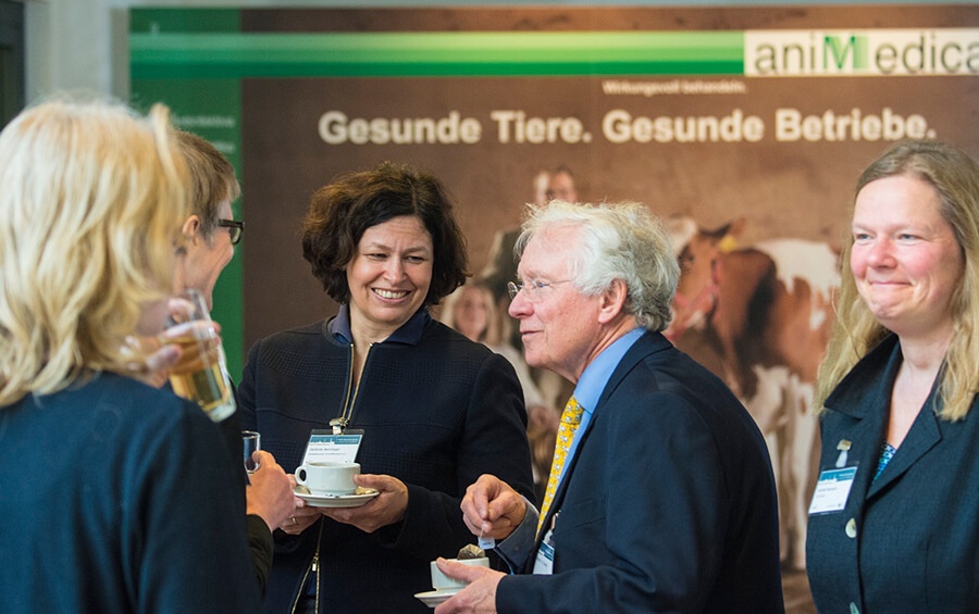 Teilnehmer und Teilnehmerinnen des TMF-Jahreskongress 2015 im Gespräch