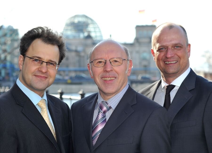 Gruppenfoto mit Sebastian Claudius Semler, Dr. Günter Steyer und Dr. Carl Dujat