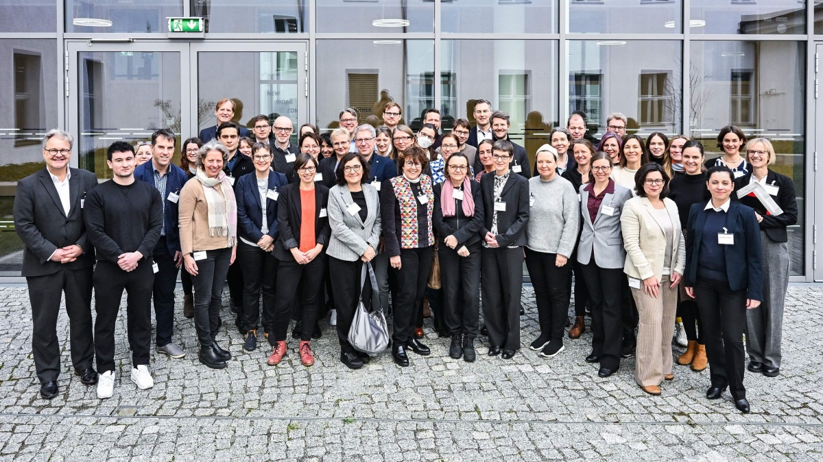 Die Teilnehmenden der Kick-off-Veranstaltung zum BMG-Forschungsnetzwerk zu Long COVID