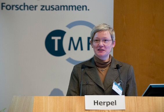 Dr. med. Esther Herpel