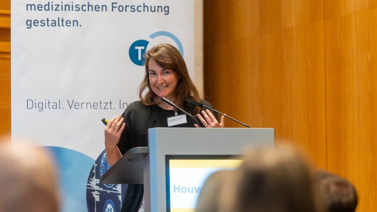 Dr. Stefanie Houwaart auf dem Biobanken-Symposium 2024