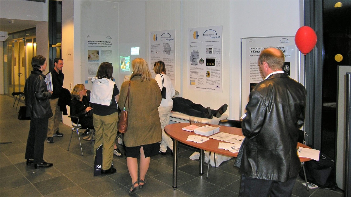 Der Stand des Kompetenznetzes Schlaganfall bei der Langen Nacht der Wissenschaften 2004