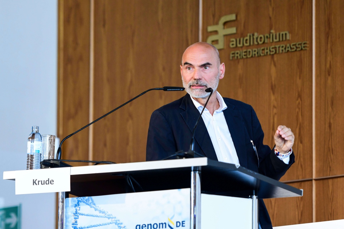 Prof. Dr. Heiko Krude beim genomDE-Symposium 2022