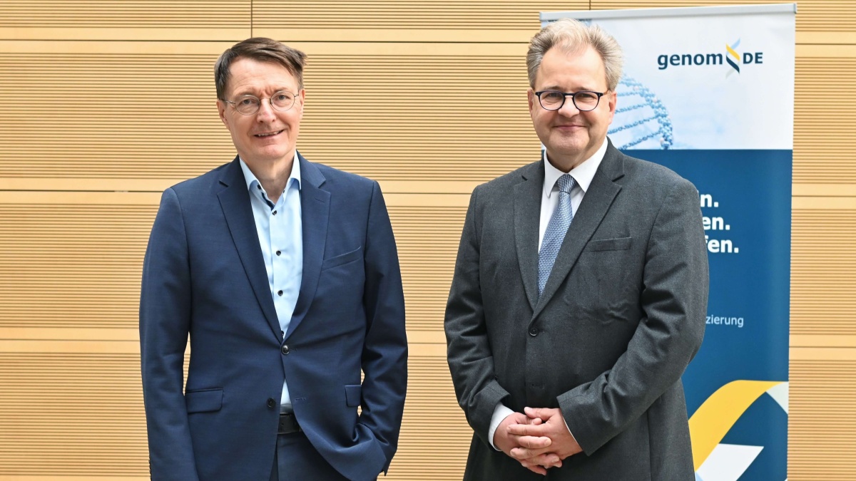 Prof. Dr. Karl Lauterbach und Sebastian Claudius Semler auf dem genomDE-Symposium 2024