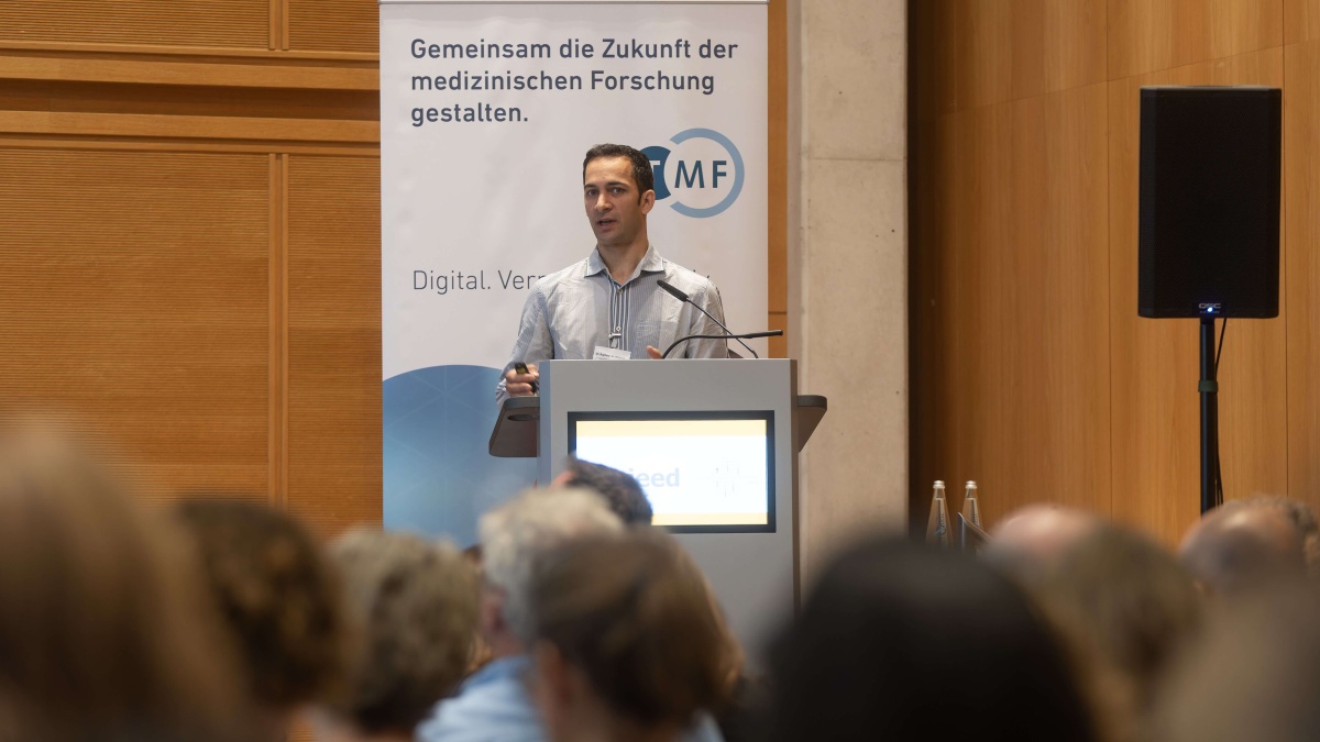 Dr. Raphael W. Majeed auf dem Biobanken-Symposium 2024