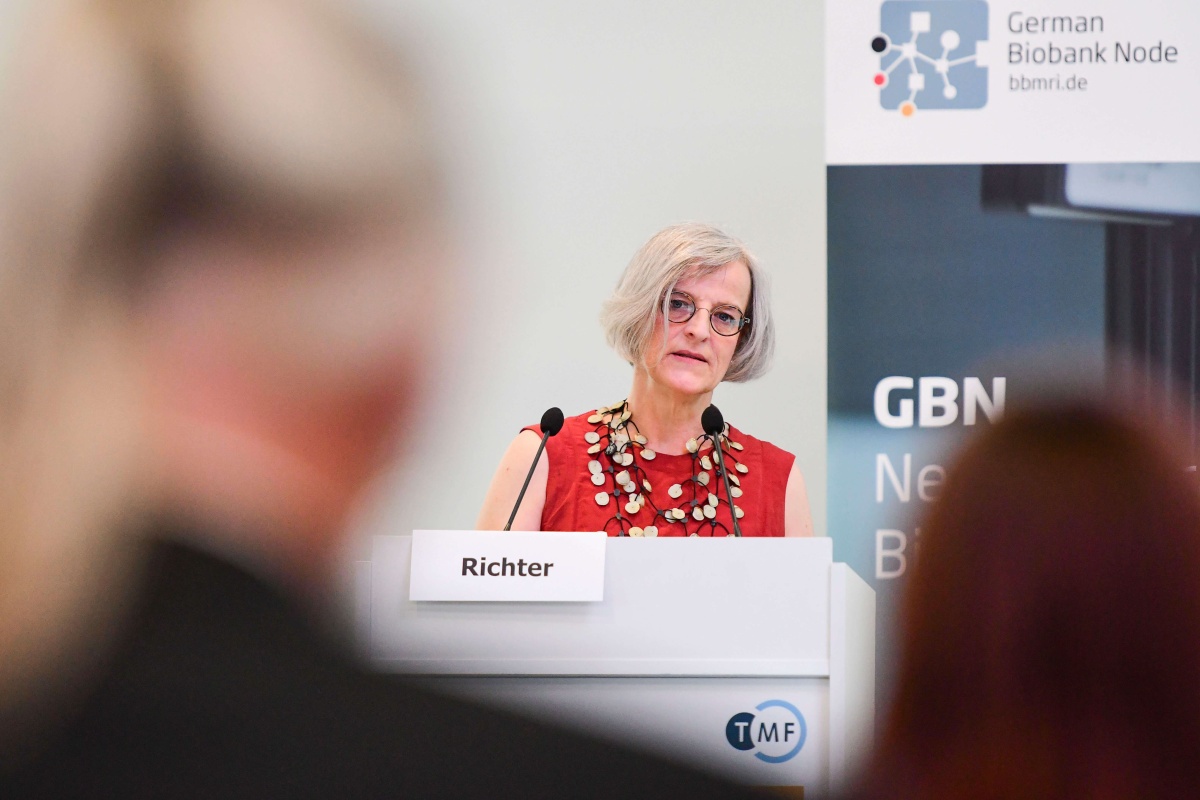 Gesine Richter beim Biobanken Symposium 2022