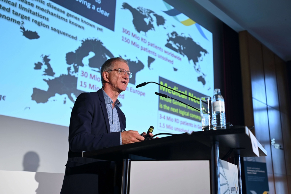 Prof. Dr. Olaf Rieß beim genomDE-Symposium 2022