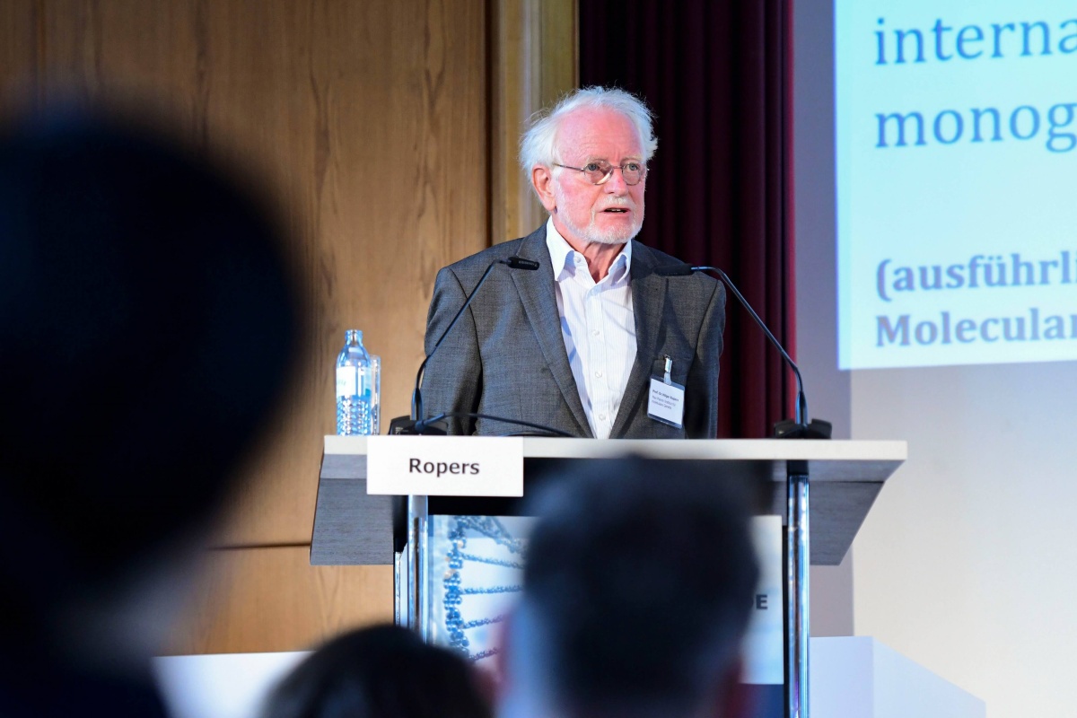 Prof. Dr. Hilger Ropers beim genomDE-Symposium 2022