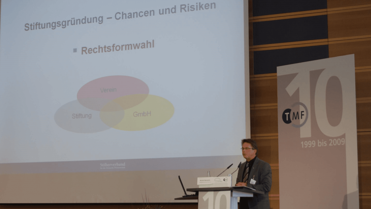 Rechtsanwalt Erich Steinsdörfer beim Statussymposium der Kompetenznetze in der Medizin